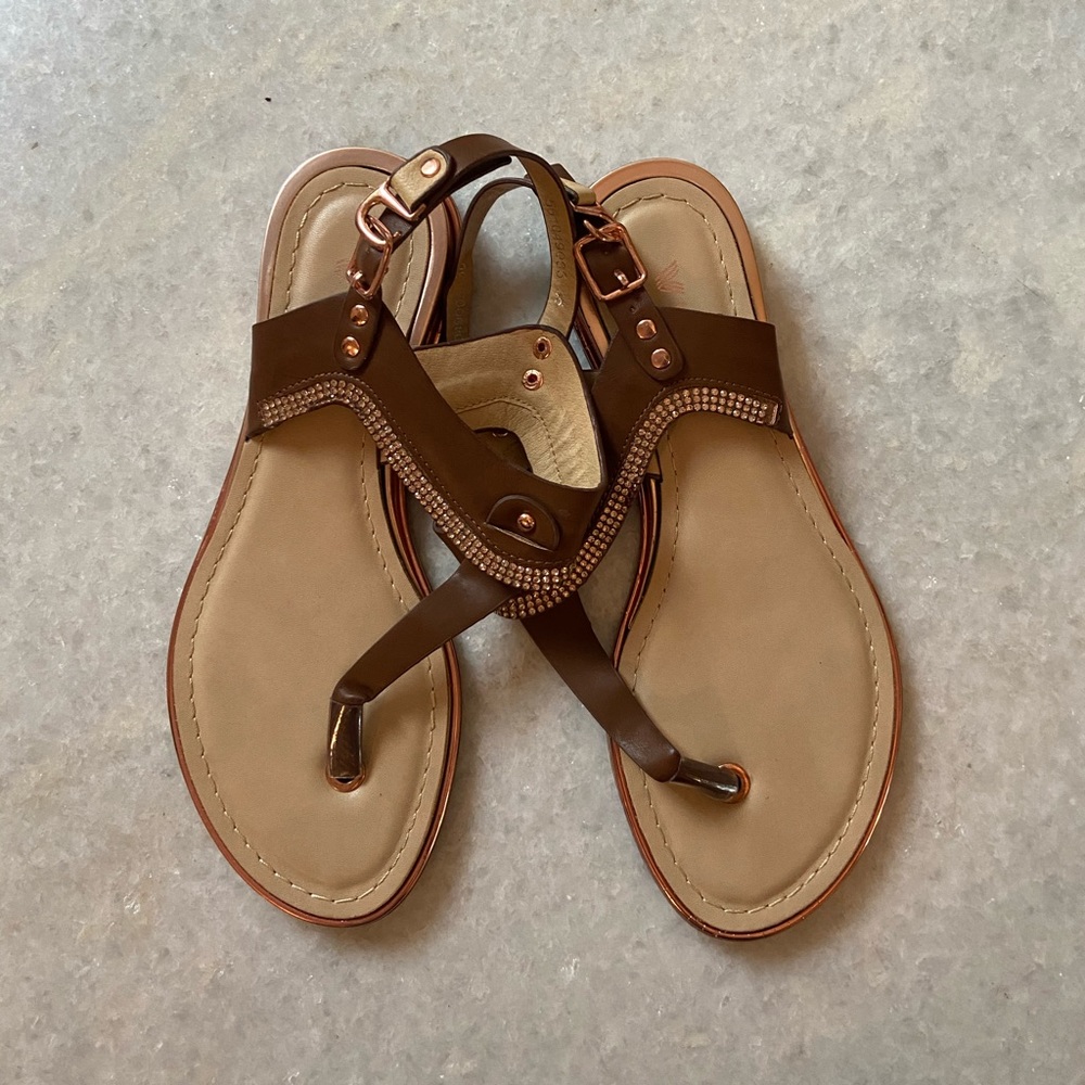 Like new sandal with crystals
